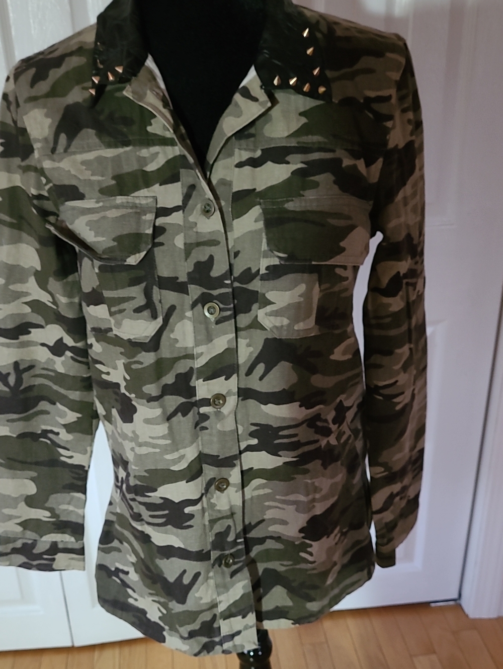 Stud Collar Camouflage Button-Down Shirt - Green, Black, Tan